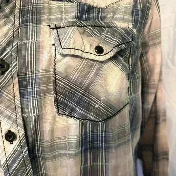 Women’s plaid shirt. Pearled buttons. Breast pockets. Non smoking home. - Picture 3 of 5